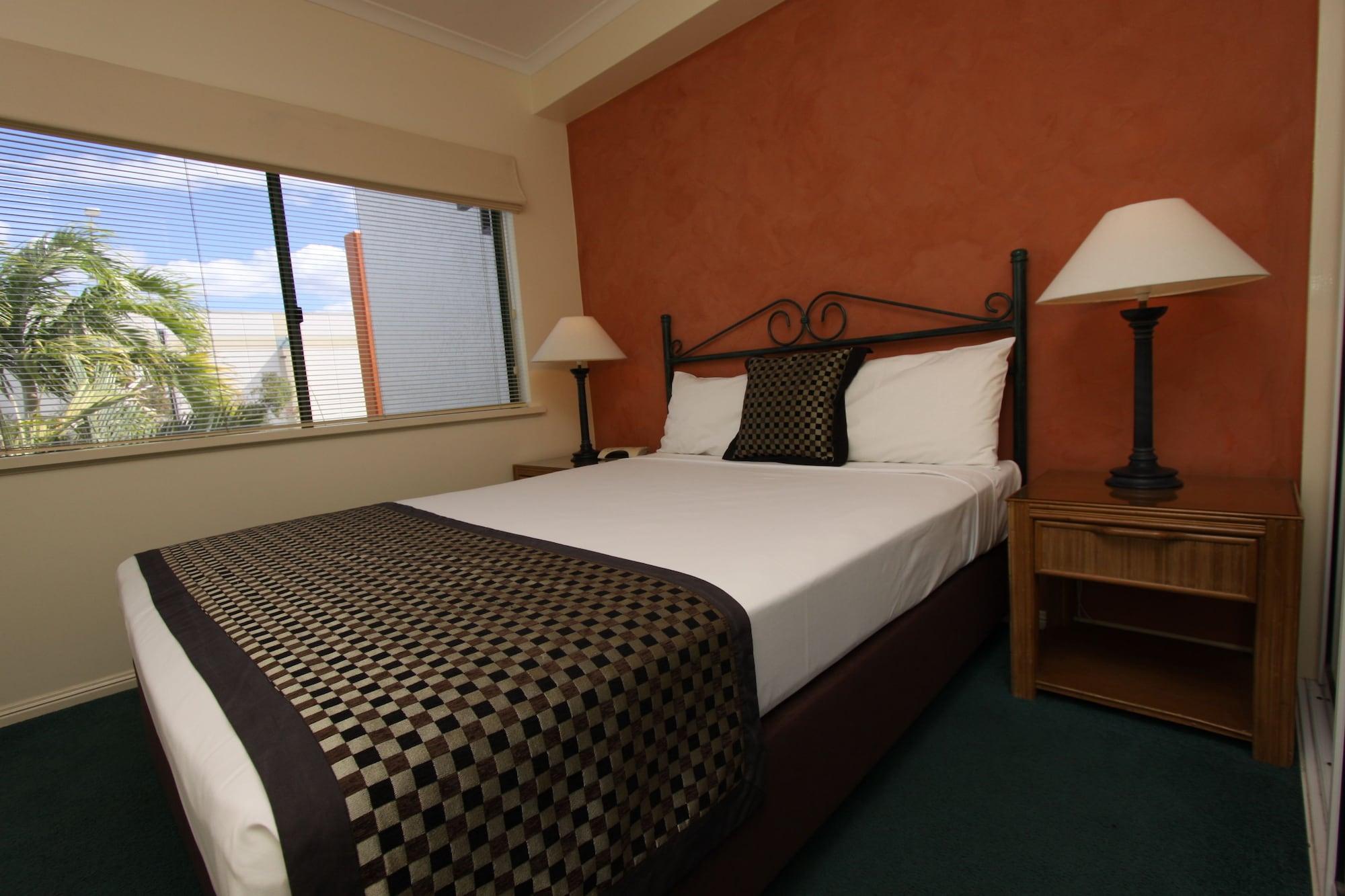 Mid City Luxury Suites Cairns Exterior photo