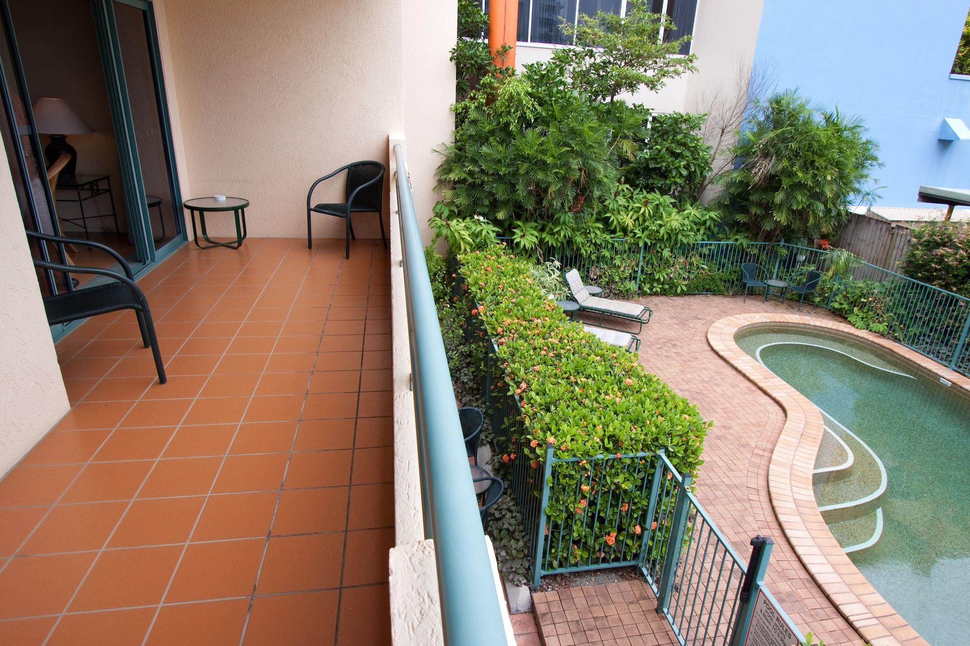 Mid City Luxury Suites Cairns Exterior photo
