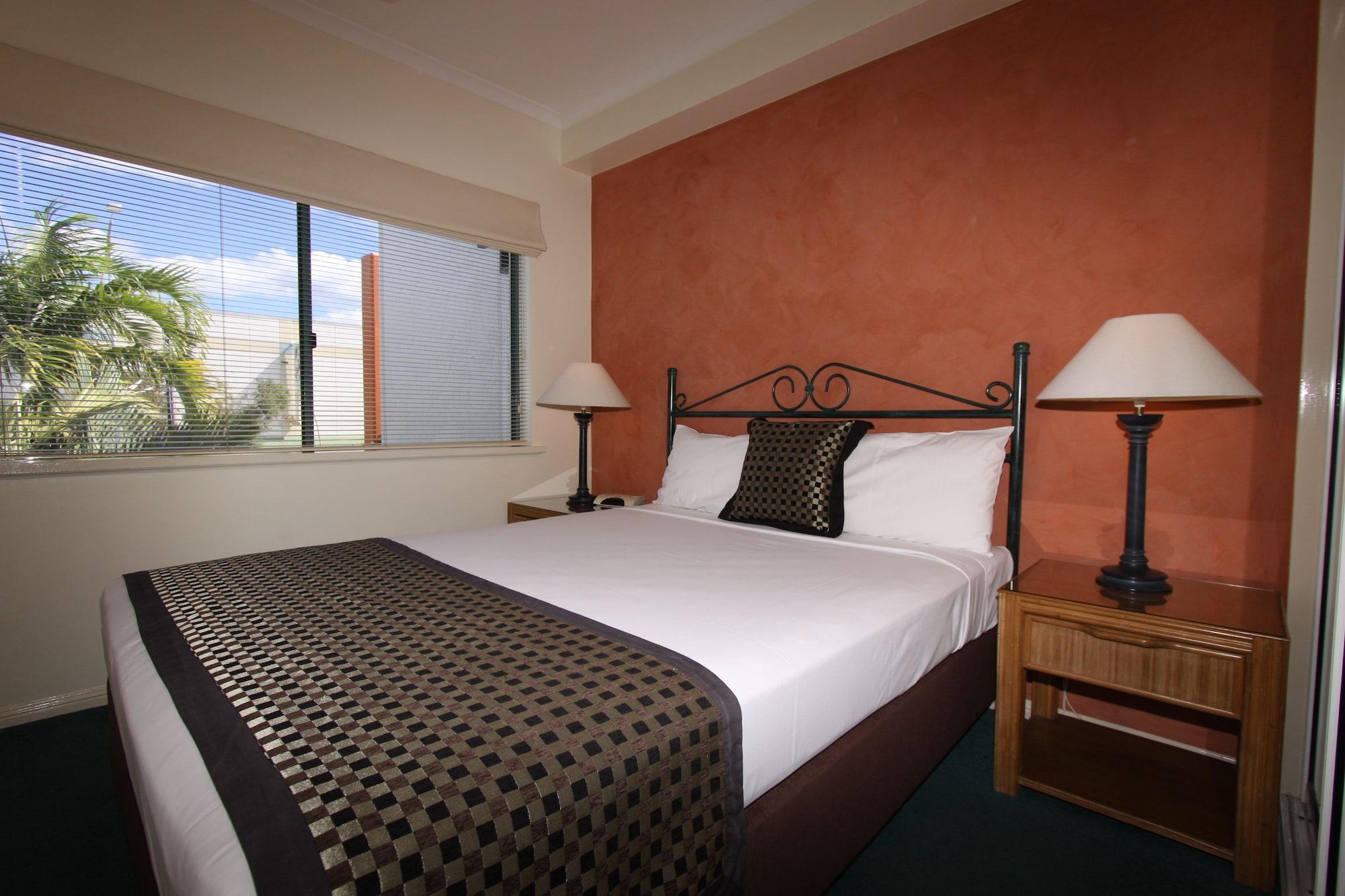 Mid City Luxury Suites Cairns Exterior photo