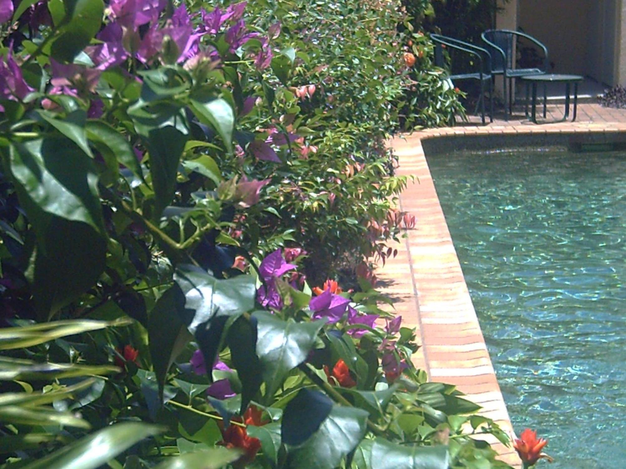 Mid City Luxury Suites Cairns Exterior photo