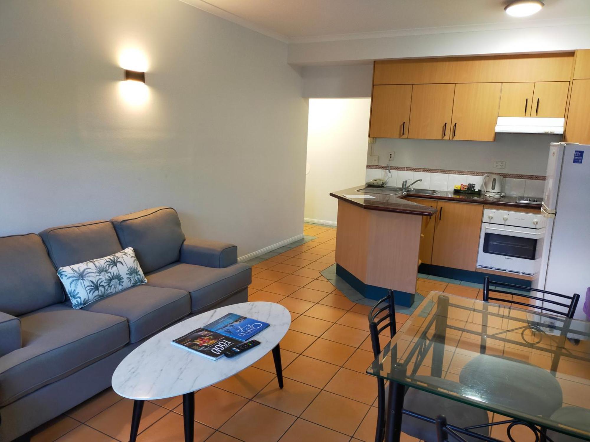 Mid City Luxury Suites Cairns Exterior photo