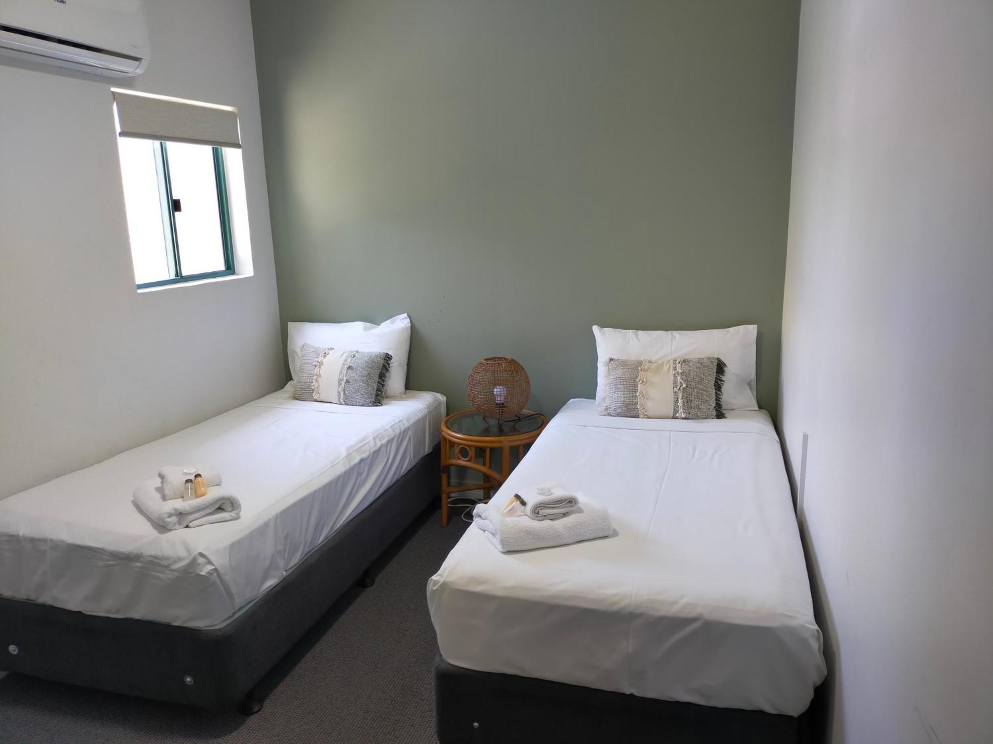 Mid City Luxury Suites Cairns Exterior photo