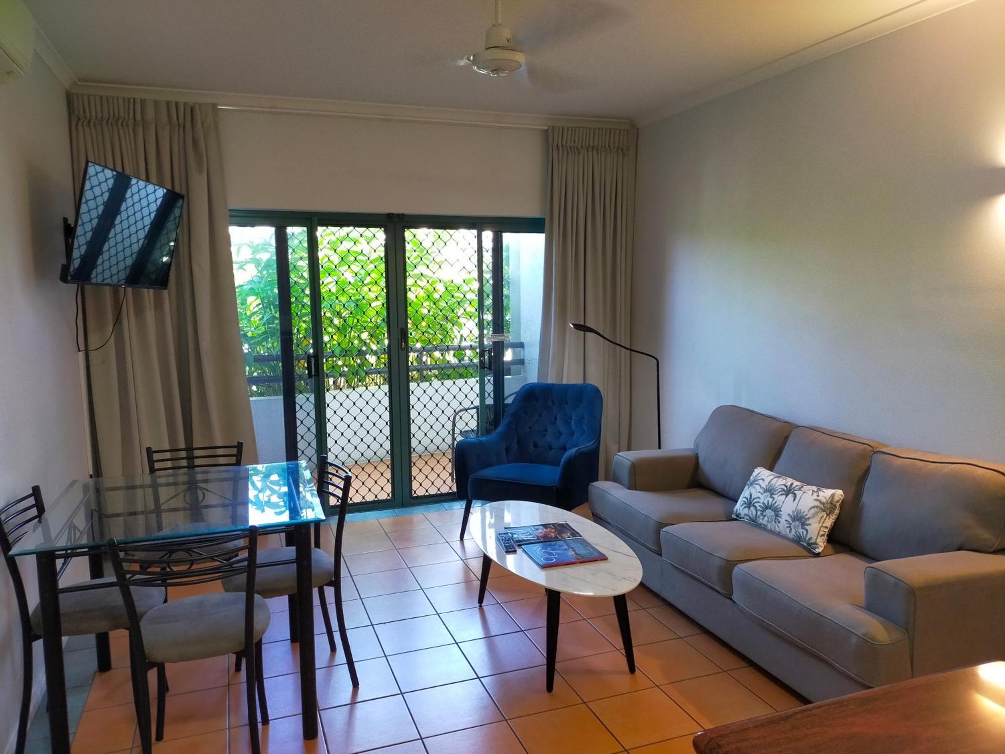 Mid City Luxury Suites Cairns Exterior photo
