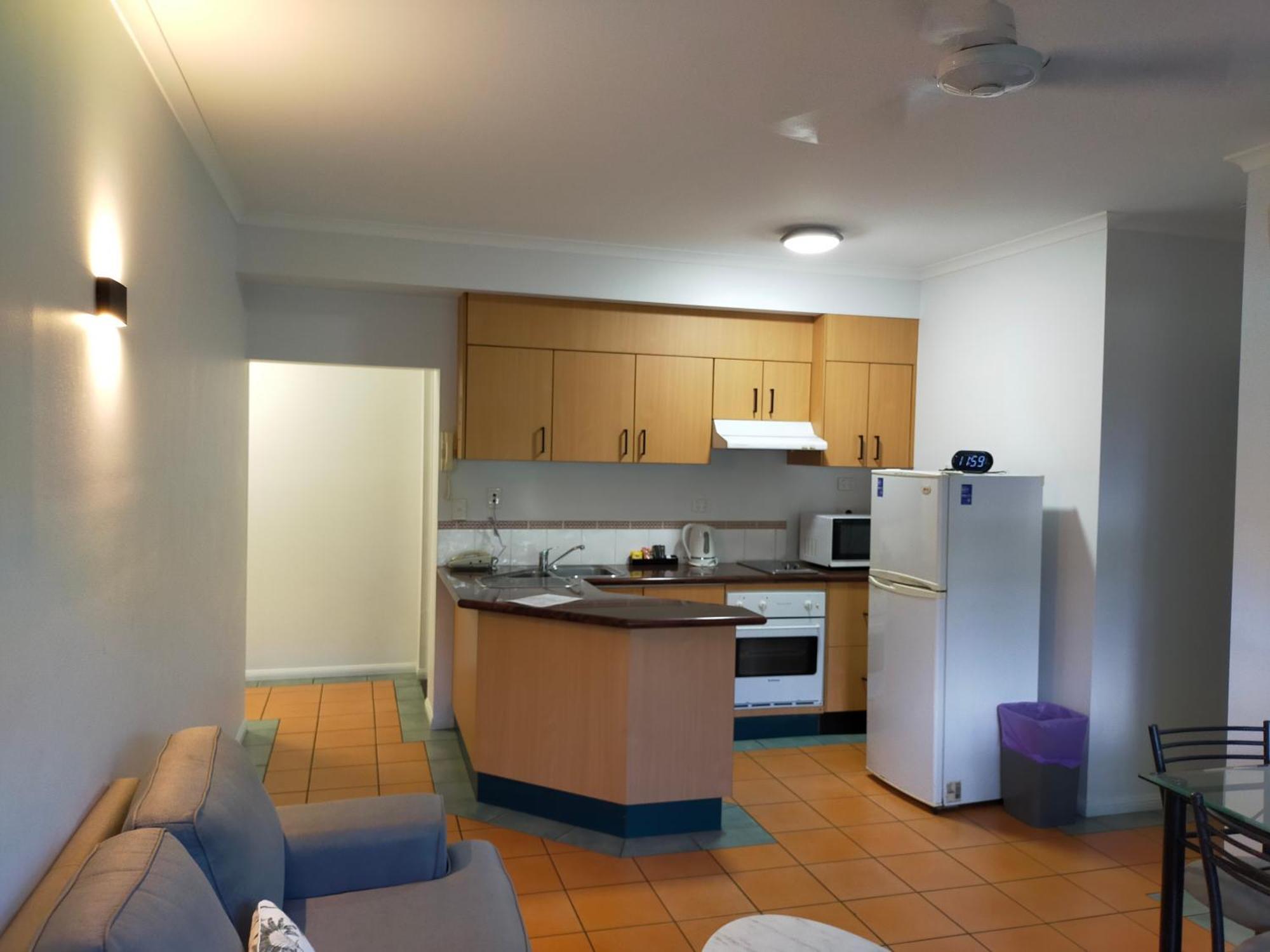 Mid City Luxury Suites Cairns Exterior photo