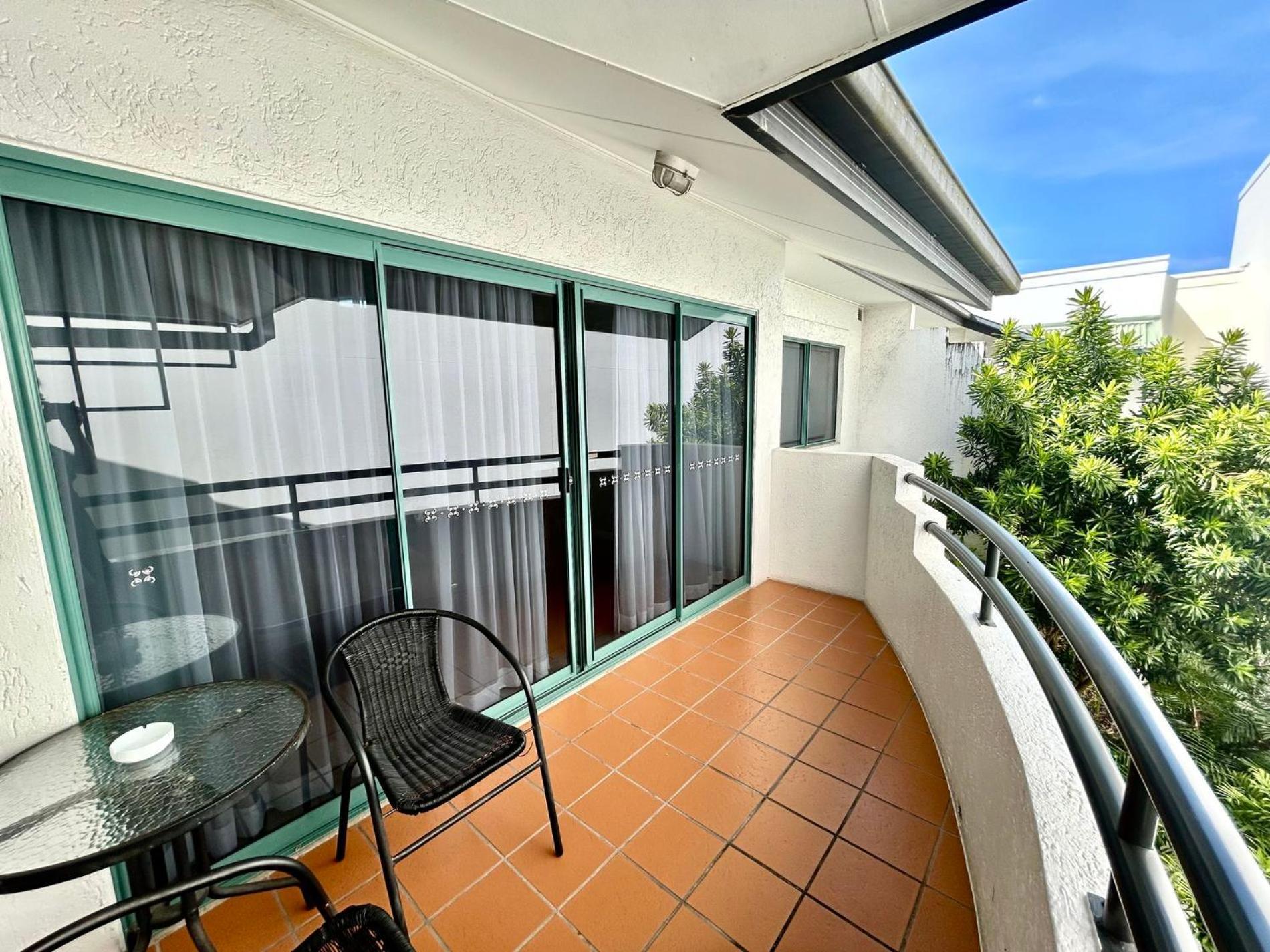 Mid City Luxury Suites Cairns Exterior photo