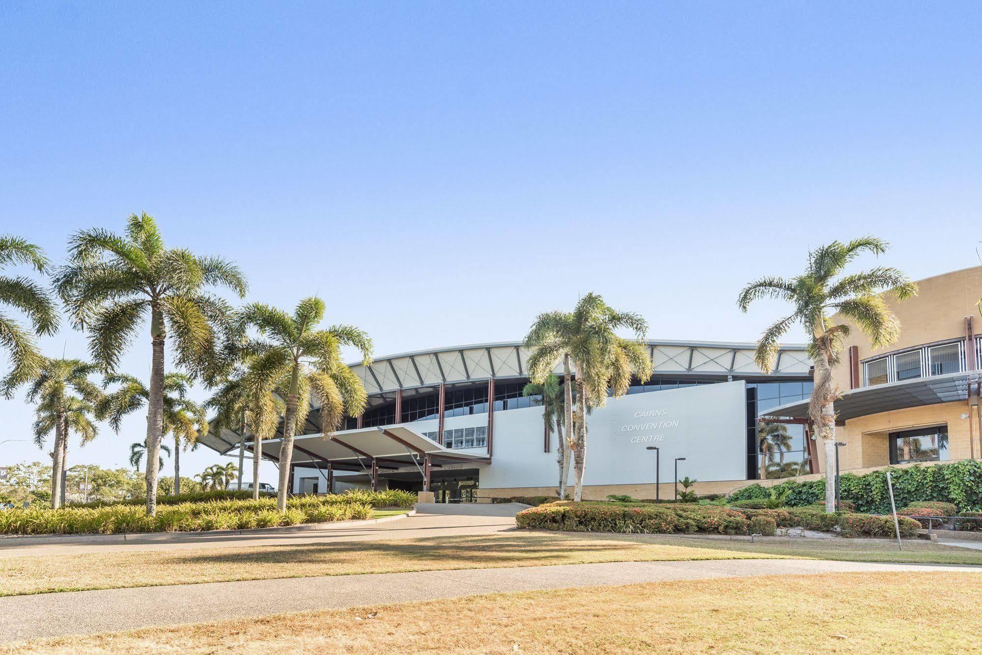 Mid City Luxury Suites Cairns Exterior photo