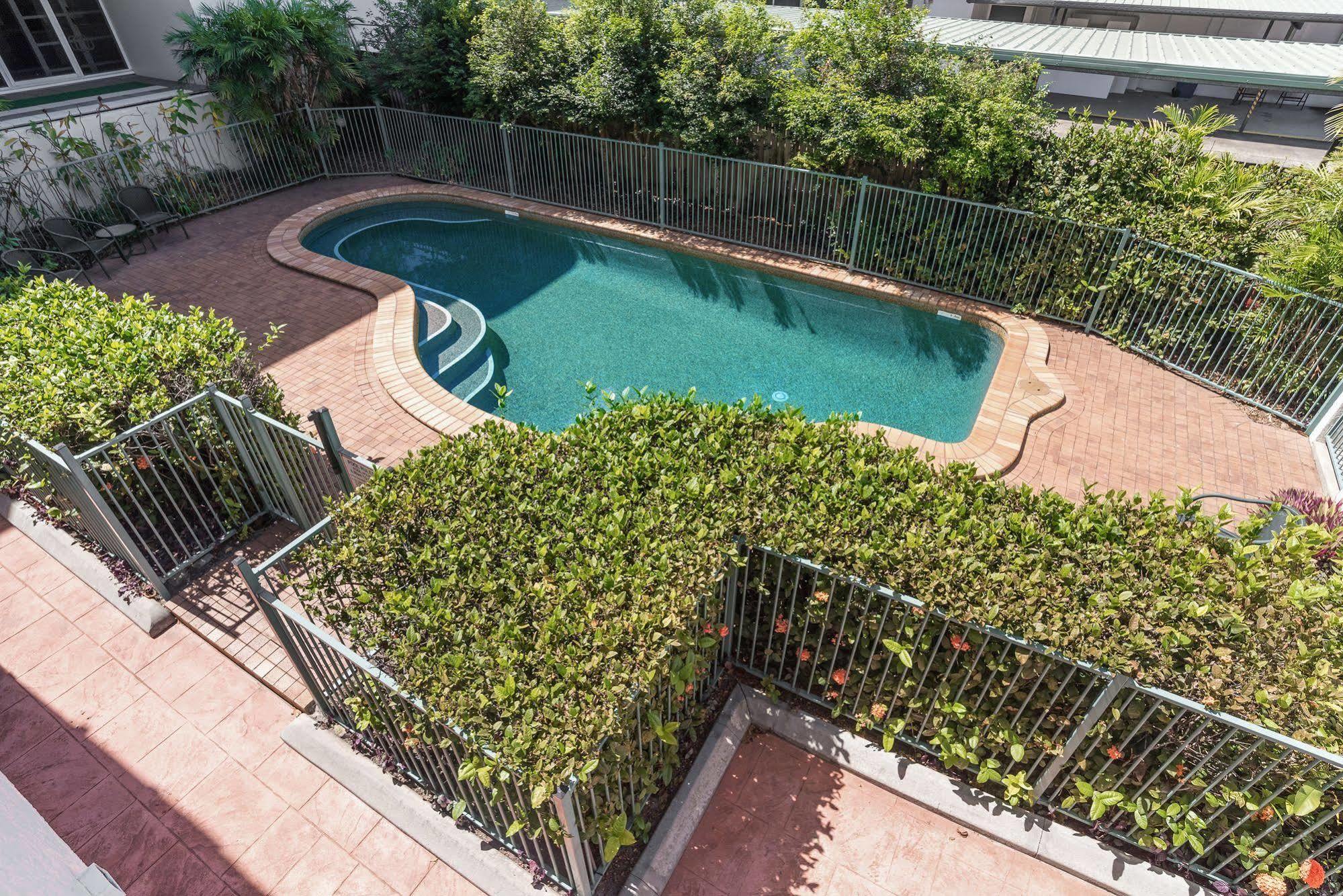 Mid City Luxury Suites Cairns Exterior photo