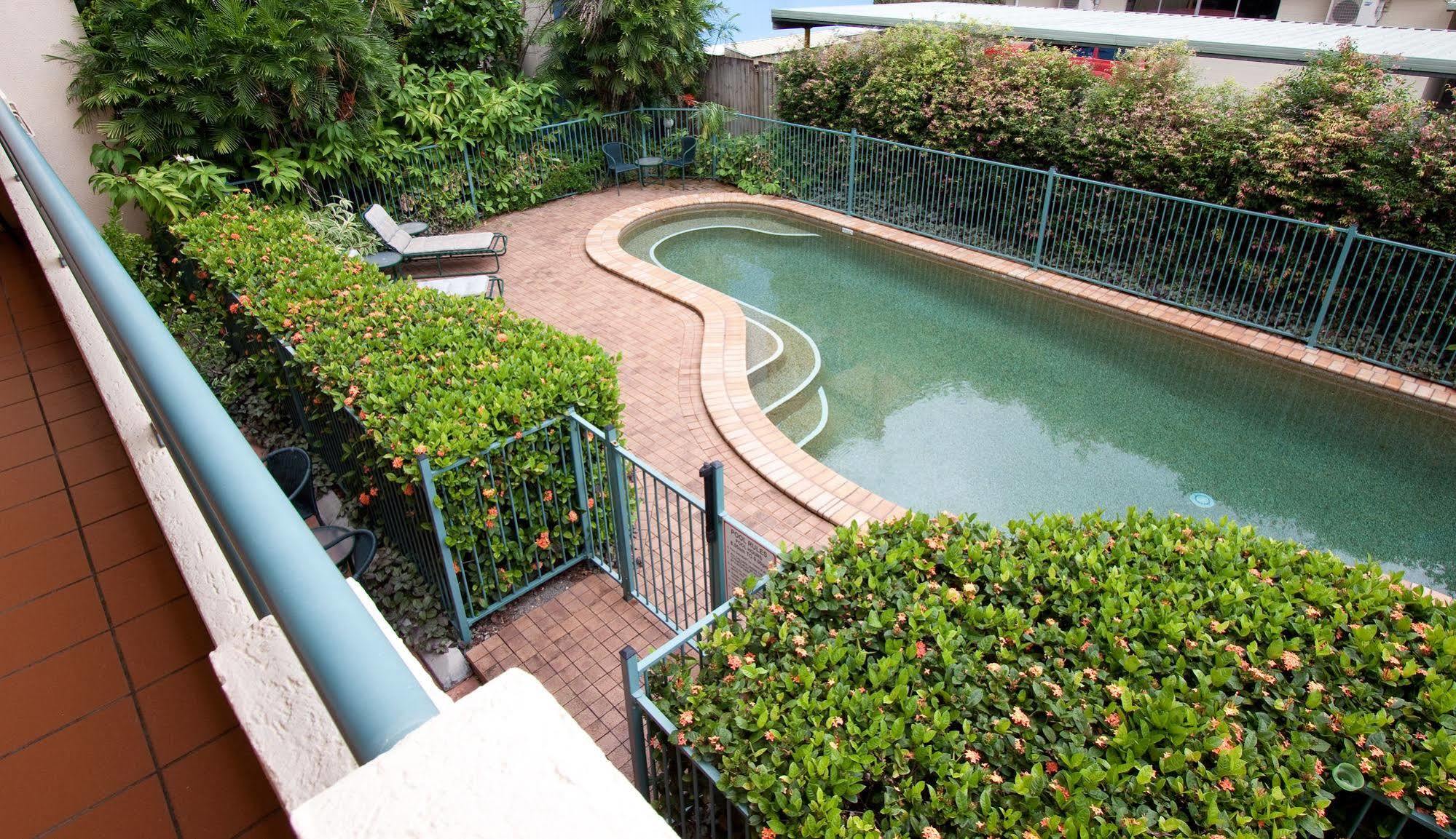 Mid City Luxury Suites Cairns Exterior photo